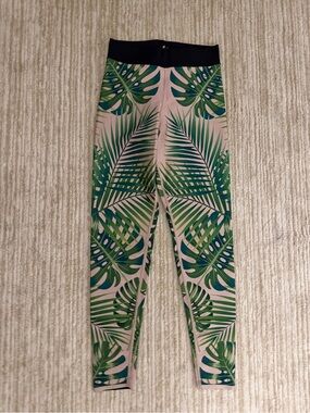 Ultracor- XS excellent condition. Leaf Print Leggings - Green on Blush